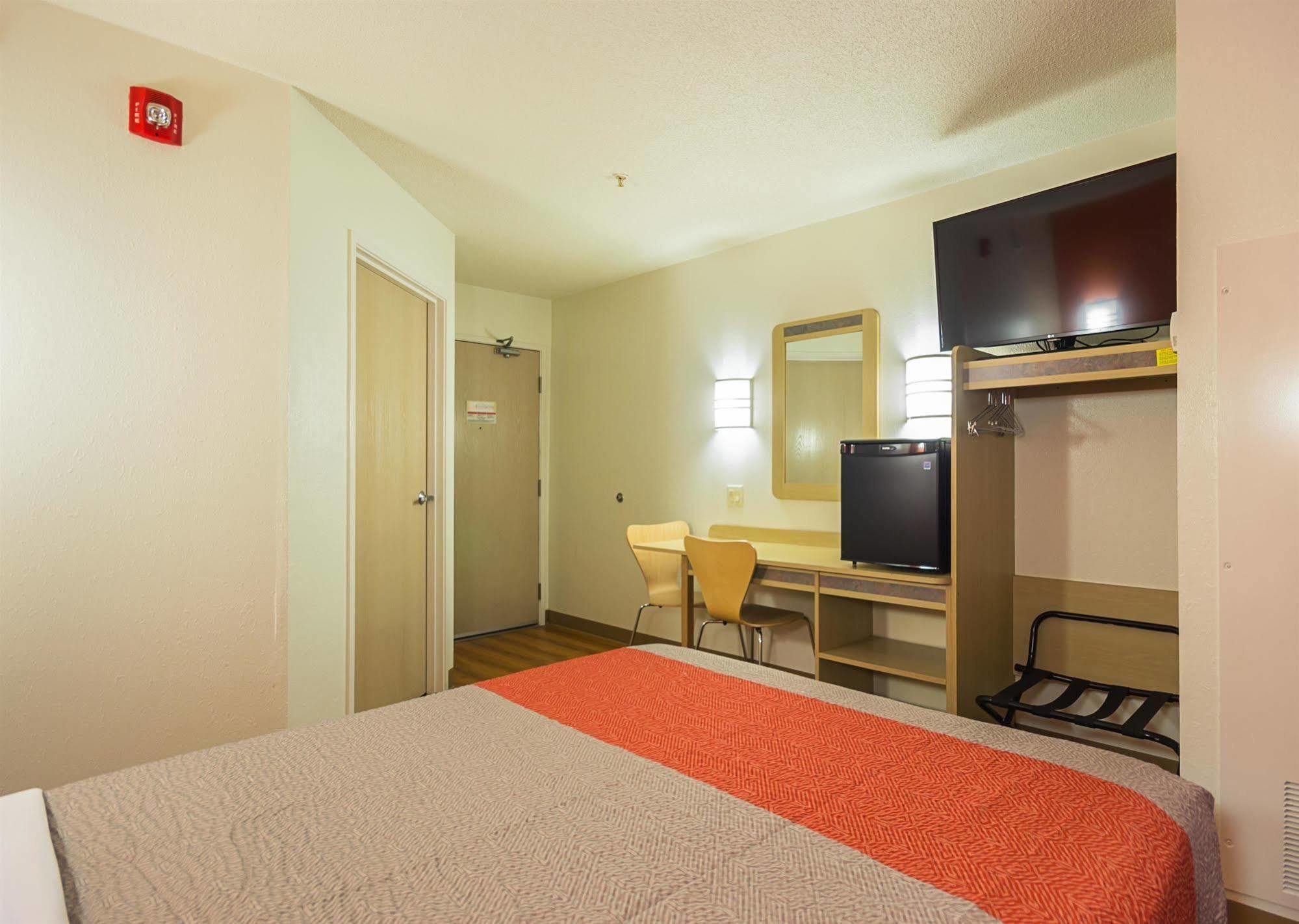 Motel 6-Whitby, On - Toronto East Exteriör bild