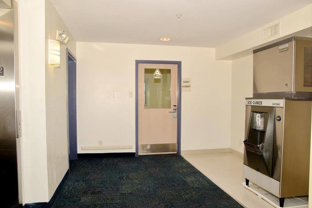 Motel 6-Whitby, On - Toronto East Exteriör bild